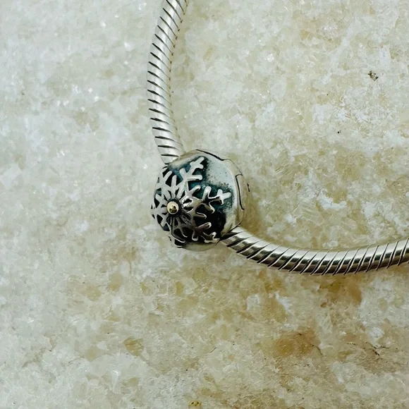 EUC Pandora 791232 Sterling Silver & 14k Gold Winter Wonderland Snowflake Clip